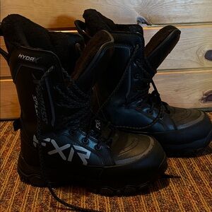 Black Winter Boots with Plush Lining